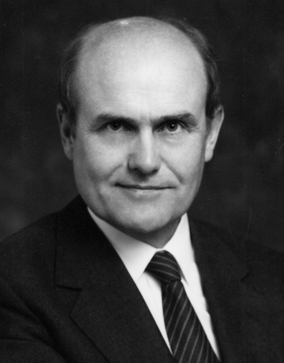F. Enzio Busche Profile Photo